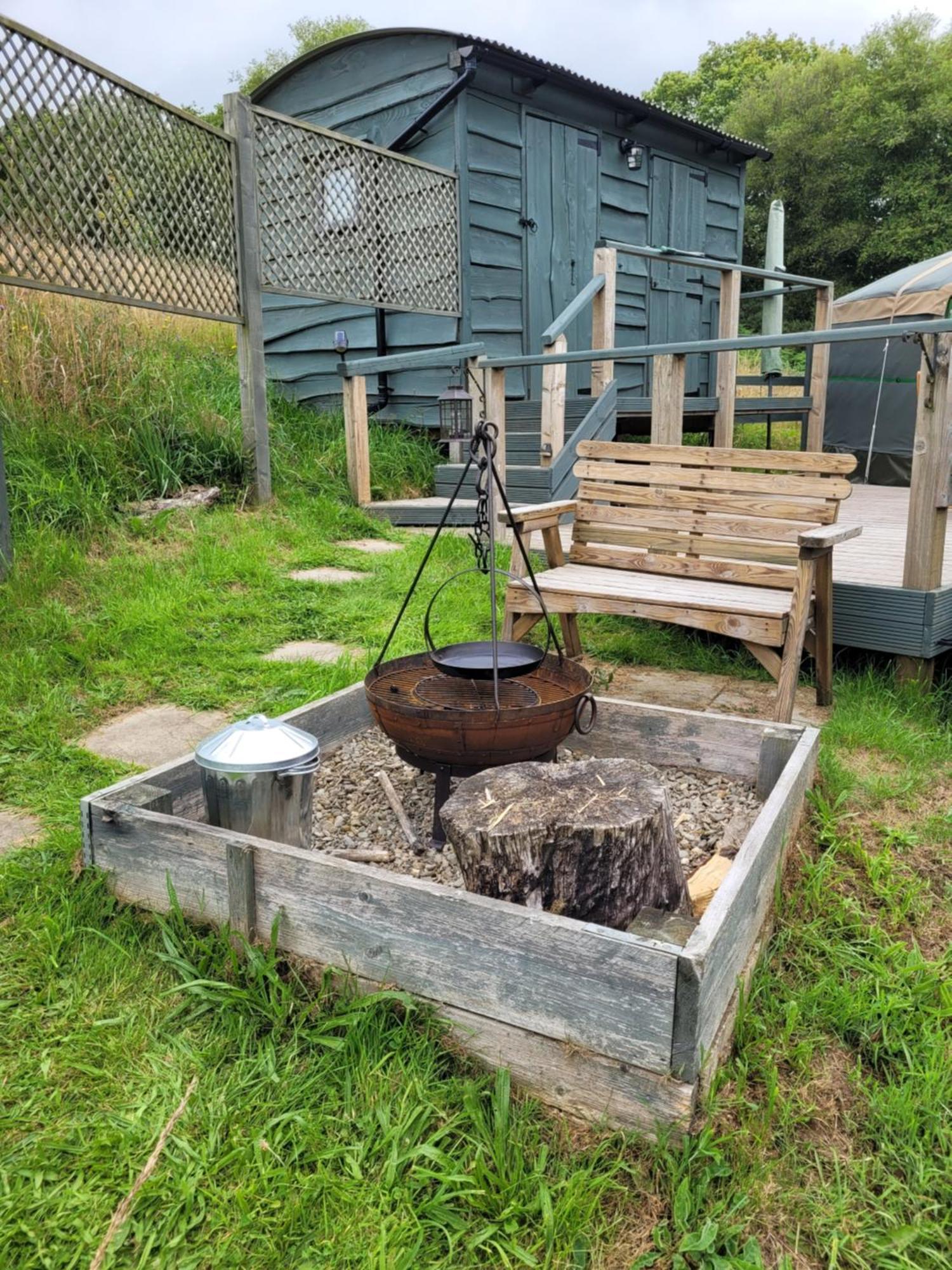 Go Eco Glamping Hotell Lampeter Exteriör bild